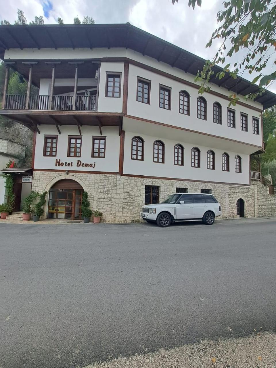 Hotel Demaj Berat Exterior photo