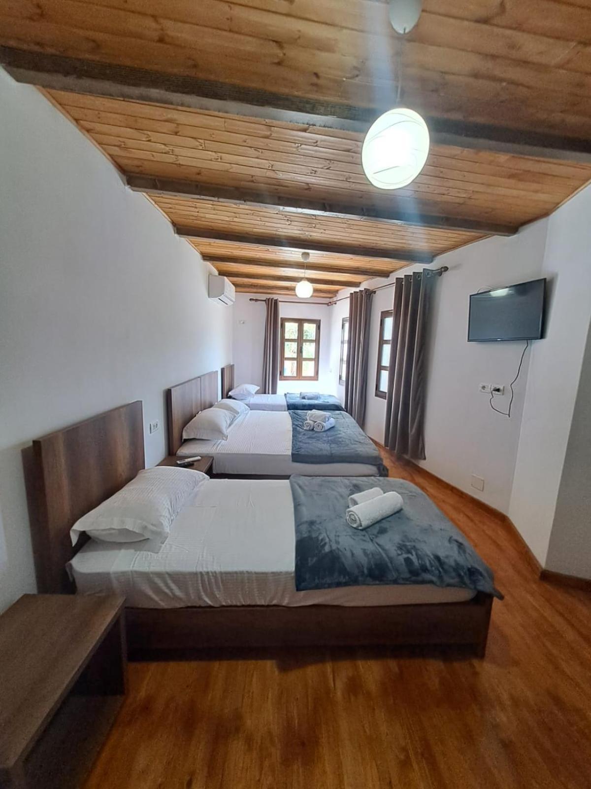 Hotel Demaj Berat Exterior photo