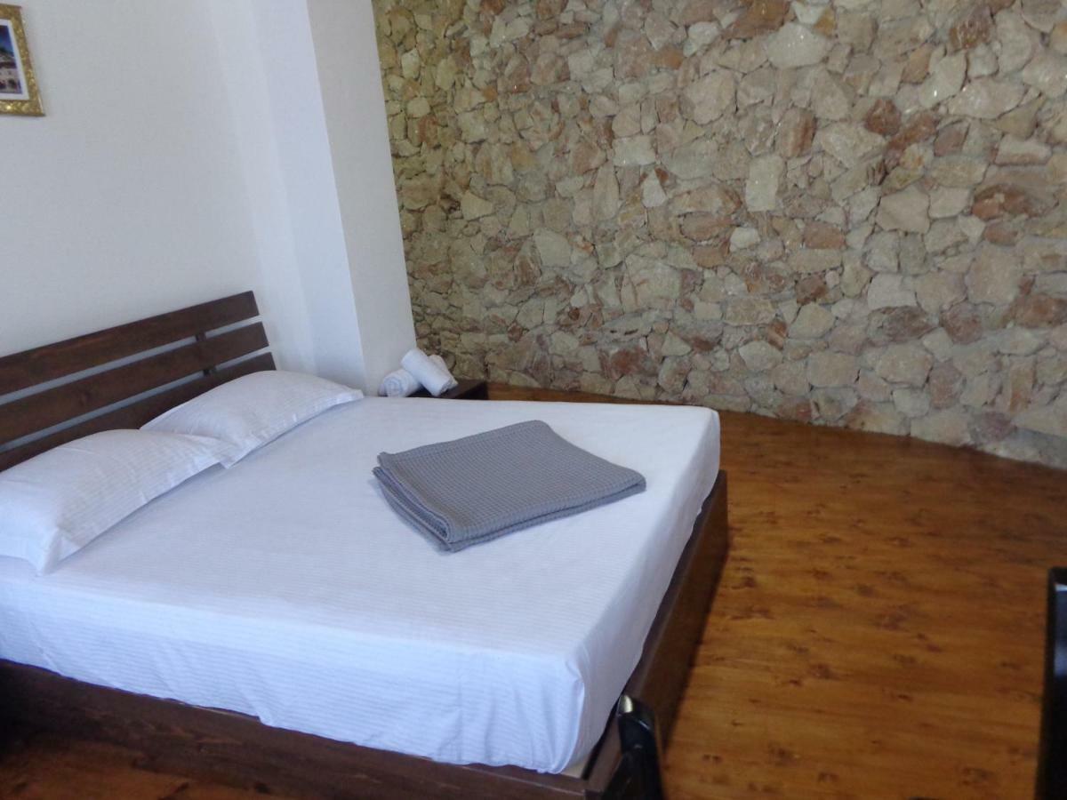 Hotel Demaj Berat Exterior photo